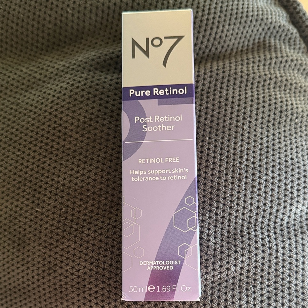 No7 Retinol-Free Post Retinol Soother - Purple